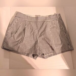 J. Crew Women's Seersucker Blue and White Striped Pleated Shorts‎ Size 4